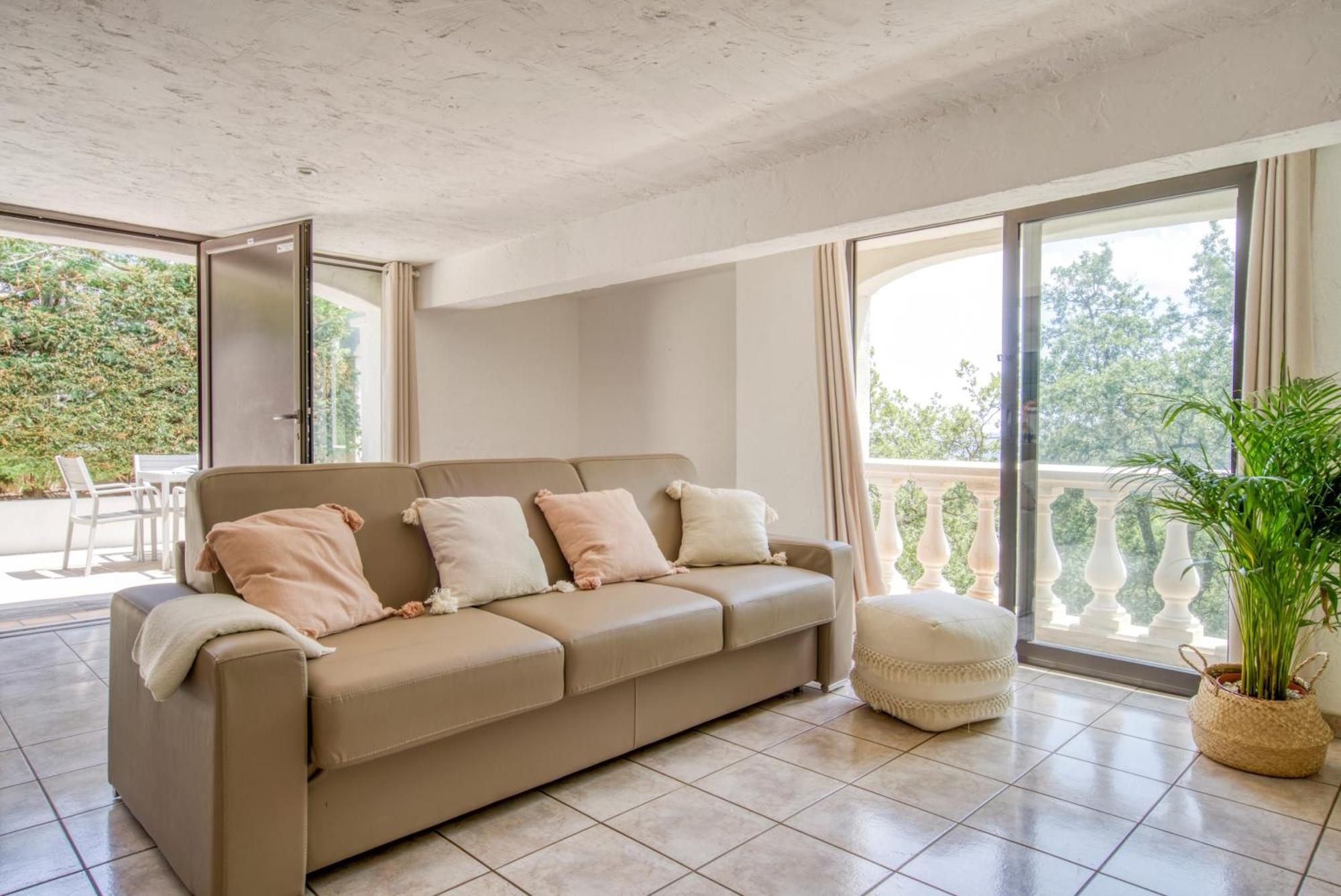 Appartement 2 Pieces Dans Individuelle Terrasses Jardin *